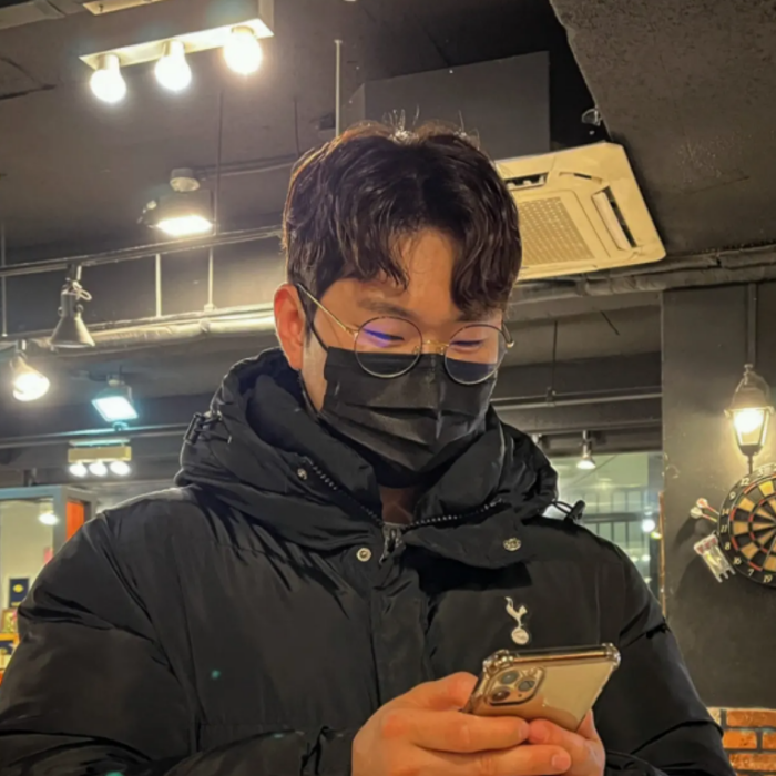 애즈펌 — 꺼진 정수리에 볼륨과 결 움직임